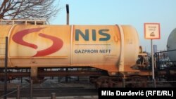 Srbija je 2008. prodala 51 odsto akcija srpske državne naftne kompanije NIS ruskoj kompaniji Gasprom Njeft bez tendera, za 400 miliona evra, u okviru naftno-gasnog aranžmana između Srbije i Ruske Federacije. Fotografija: 9. februar 2018. Beograd 