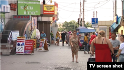 Донеччани активно подають заявки на отримання російського документа в надії отримати соціальні виплати від РФ