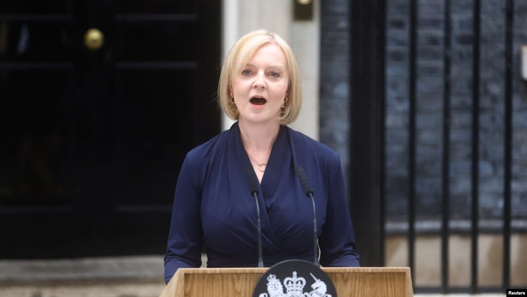 "Britansko društvo zajedno može prebroditi oluju i obnoviti gospodarstvo kako bismo postali moderna, briljantna Britanija, kakva znam da možemo biti", poručila je Liz Truss ispred Downing Streeta, London, 6. rujna 2022.