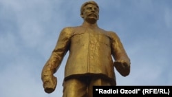 Памятник Сталину в Аштском районе Согдийской области