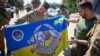 Президент України Володимир Зеленський (праворуч) під час зустрічі на Донеччині з бійцями Сил спеціальних операцій ЗСУ, 29 липня 2023 року