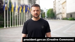 «Ми хочемо відповідні контрнаступальні дії тоді, коли ми готові до цього. Ми будемо готовими до цього, коли надходить зброя. Її сьогодні немає» – Володимир Зеленський