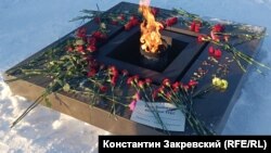 Više desetina žena je 20. januara položilo cvijeće kod spomenika vječne vatre u Sankt Peterburgu, u znak protesta protiv načina na koji su ruski vojnici tretirani dok su se borili u Ukrajini
