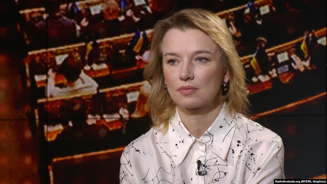 Олена Шуляк, голова партії «Слуга народу». Колаж 
