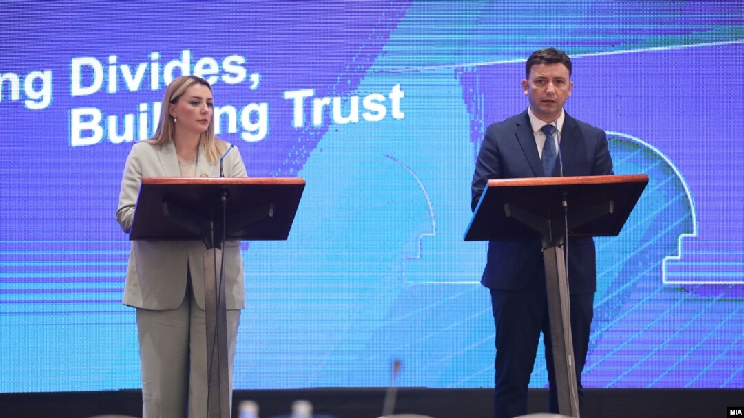 Artemis Malo i Bujar Osmani na konferenciji za novinare u Skoplju, 13. juna 2024.