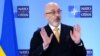 Міністр оборони України Олексій Резніков спілкується зі ЗМІ під час зустрічі міністрів оборони країн НАТО. Брюссель, 15 червня 2023 року