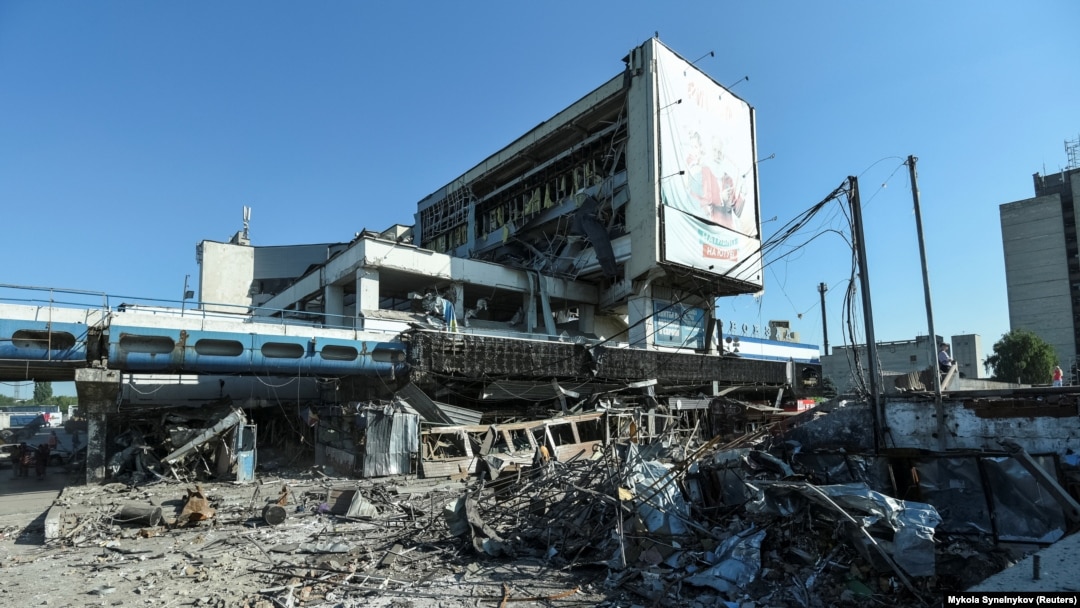 Autobusni kolodvor Dnjipro nakon raketnog napada, 24. kolovoza 2023. Fotografija Mykola Synelnykov (Reuters)