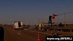 На трассе «Таврида» близ Керчи возводят забор, скрывающий ПВО РФ