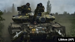 Танк українських військ на позиціях біля Бахмута
