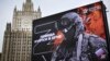 "Я не хочу помогать армии". Петербуржцев заставляют переводить часть зарплаты на войну