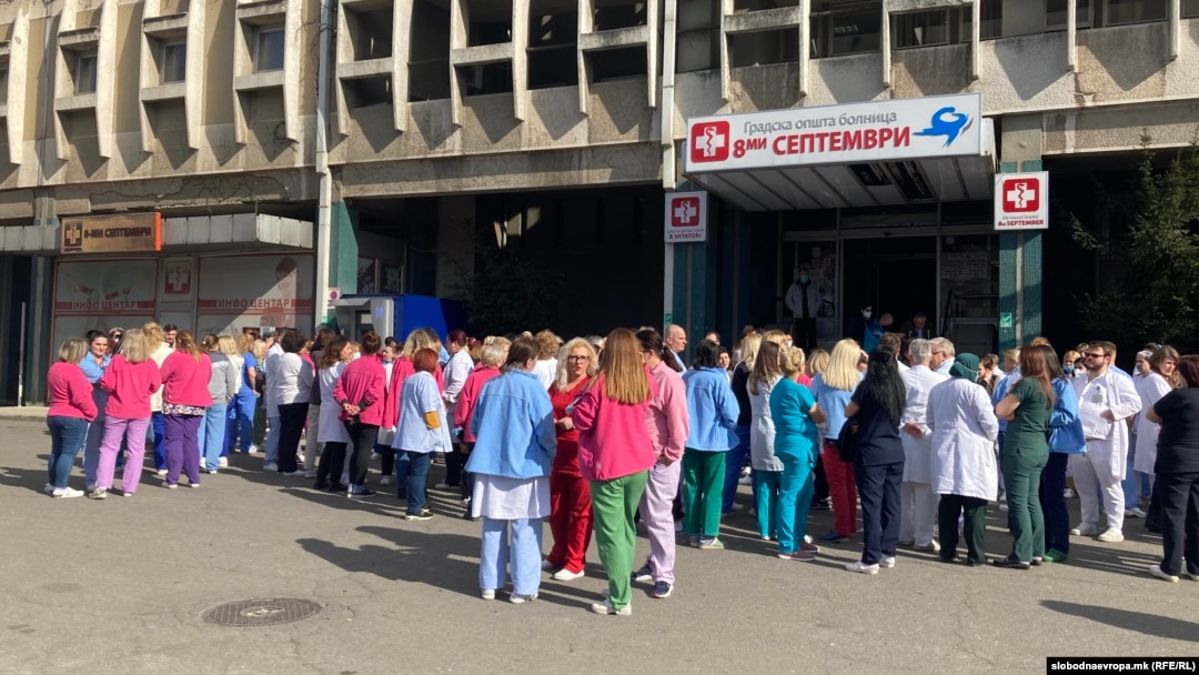 Protest zdravstvenih radnika ispred Gradske opšte bolnice, Skoplje 20. februar 2023.