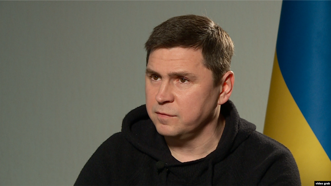 «Після ударів влада РФ може почати вимагати від України сісти за стіл переговорів, аби припинити загибель цивільних», – Михайло Подоляк