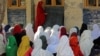 Afganistanske djevojke pohađaju nastavu u osnovnoj školi u Bati Kotu, ruralnom okrugu u istočnoj provinciji Nangarhar.