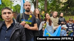 Акция у посольства Украины в Праге, приуроченная к 80-летию депортации крымских татар, 18 мая 2024 года