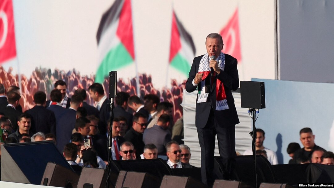 Turski predsjednik Redžep Tajip Erdoan na propalestinskom skupu u Istanbulu 28.10.2023.
