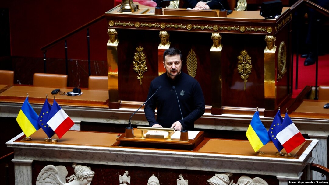 Predsjednik Ukrajine Volodimir Zelenski se obraća Skupštini Francuske tokom zvanične posjete na obilježavanju Dana D, Pariz, 7. juni 2024. 