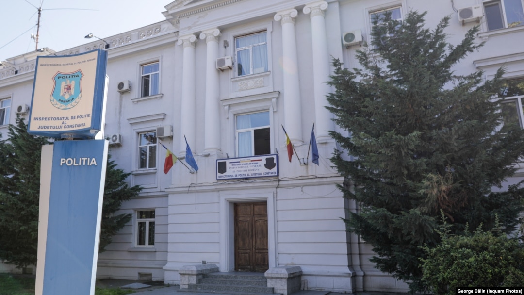 Adrian Glugă a fost până în 2023 șef al Inspectoratului de Poliție Constanța. Acum este consul în Pakistan.