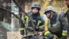 Рятувальники на місці ракетного удару по Одесі, фото ілюстративне