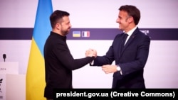 Президент України Володимир Зеленський і президент Франції Емманюель Макрон (праворуч). Париж, 7 червня 2024 року (фото архівне)