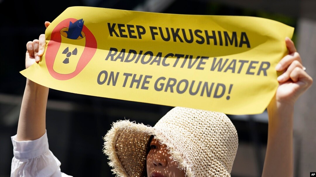 Protesti ispred kompanije Tepco u Tokiju protiv ispuštanja radioaktivne vode iz nuklearke Fukušima u okean, Tokio, 16. maj 2023. 