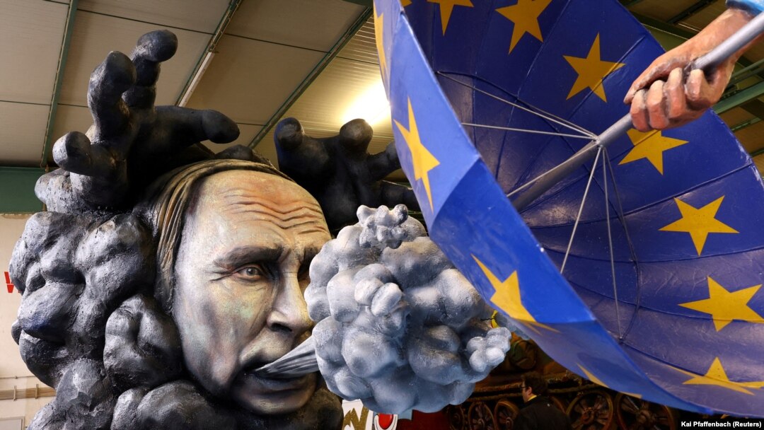 Figura koja prikazuje ruskog predsjednika Vladimira Putina napravljena je za godišnji karneval u njemačkom gradu Mainzu 14. februara 2023. 