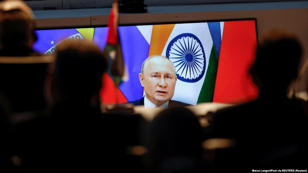 Президент Росії Володимир Путін через відеозв’язок виступає під час саміту БРІКС. Йоганнесбург, ПАР, 24 серпня 2023 року 