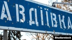 Російський провоєнний блогер, який, за повідомленнями, служить на Авдіївському напрямку, стверджував, що «м’ясні штурми» – це коли російська піхота атакує без артилерійської підтримки, щоб придушити українські вогневі позиції