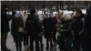 Proteste organizira "Put kući", grupa žena koje su zahtijevale da se njihovi muževi ili sinovi rotiraju s ukrajinskih ratišta ili da budu potpuno demobilizirani. 