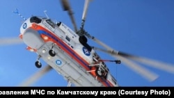 На початку доби в понеділок МНС заявило, що уламки вертольота виявили на глибині до 50 метрів у 11 кілометрах від берега