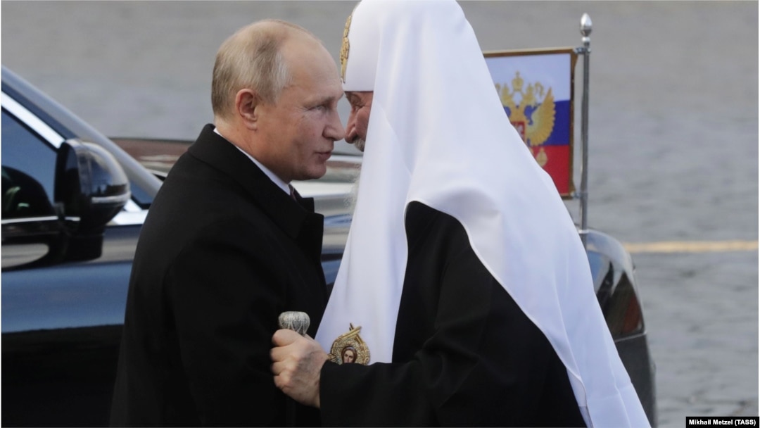 Керівник Росії Володимир Путін (ліворуч) і Московський патріарх Кирило (Гундяєв). Москва, 4 листопада 2018 року