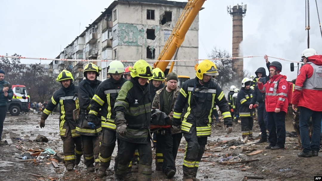 Spasioci u gradu Poltava nakon ruskog napada, 1. februar 2025.