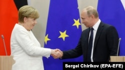 Канцлер Німеччини Анґела Меркель під час зустрічі із президентом Росії Володимиром Путіним. Сочі, 18 травня 2018 року