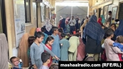 د کراچۍ له يو زندانه افغانان خوشې کيږي. دا د ۲۰۲۲ کال د سیپتمبر د میاشتې تصویر دی