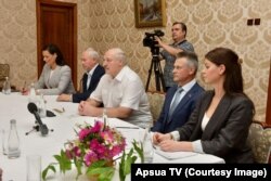 ლუკაშენკასგან მარჯვნივ ვიქტორ შეიმანი.