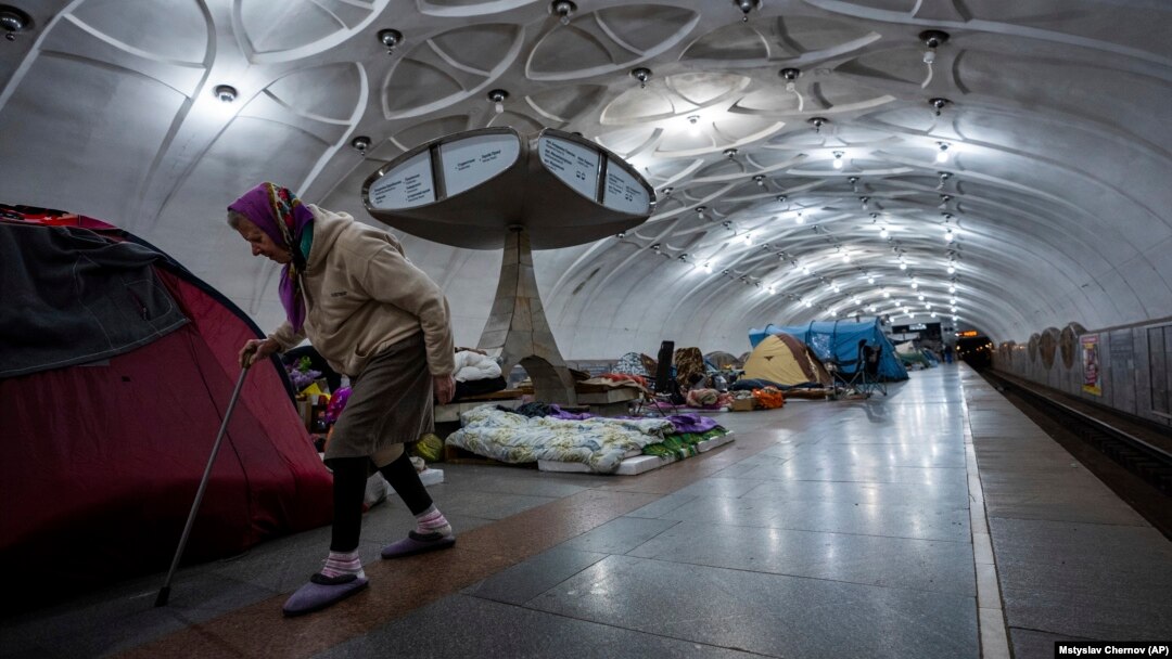Станція метро в Харкові, яка використовується як укриття, 12 травня 2022 року