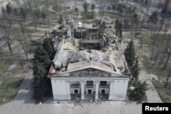Так виглядають руїни Маріупольського драмтеатру 10 квітня 2022 року