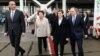 Ambasadorka Kine Čen Bo i premijerka Srbije Ana Brnabić na beogradskom aerodromu 9.decembra 2022.