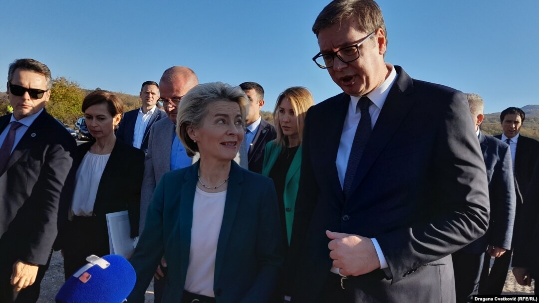 Predsednica Evropske komisije Ursula fon der Lajen i predsednik Srbije Aleksandar Vučić tokom obilaska radova na izgradnji gasnog interkonektora Srbija-Bugarska, 28. oktobar 2022.