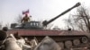 Російська інформагенція ТАСС, яка заходить разом з армією до захоплених населених пунктів, показує, як підконтрольні Росії формування розкидають на Луганщині «агітаційні снаряди»: в них, пишуть пропагандисти, листівки для ЗСУ «із закликами здаватися» 