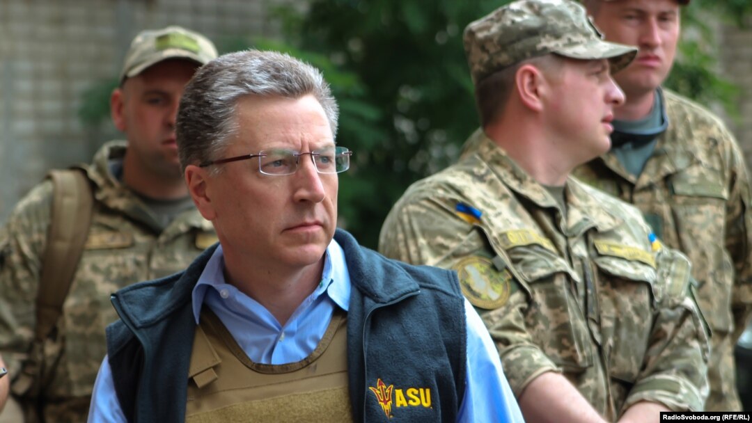 Спеціальний представник Держдепартаменту США Курт Волкер Курт Волкер під час перебування у прифронтовій Авдіївці, 23 липня 2017 року 