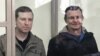 Володимир Дудка (справа) і Олексій Бессарабов у суді, Севастополь, 4 квітня 2019 року