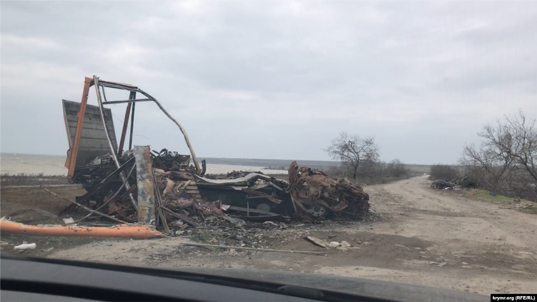 Олександрівка, Херсонська обл. Спалена бронетехніка на під'їзді до села. 17 січня 2023