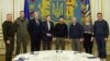 Президент України Володимир Зеленський під час зустрічі із сенаторами США Ліндсі Гремом, Річардом Блюменталем та Шелдоном Вайтгаусом. Київ, 20 січня 2023 року