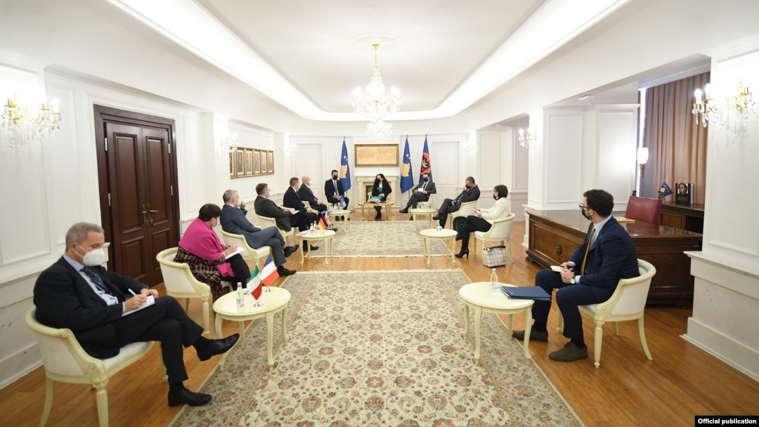 Šefovi kosovskih institucija tokom sastanka sa zvaničnicima Kvinte i Kancelarije Evropske unije na Kosovu.