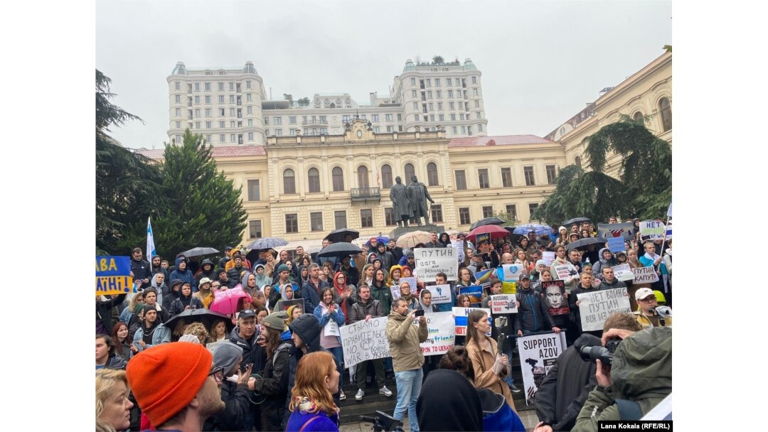 Russians rally against the war in Ukraine in Tbilisi on November 26.