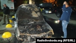 Спалений автомобіль програми журналістських розслідувань «Схеми», який належить водієві проєкту. Бровари Київської області, 17 серпня 2020 року