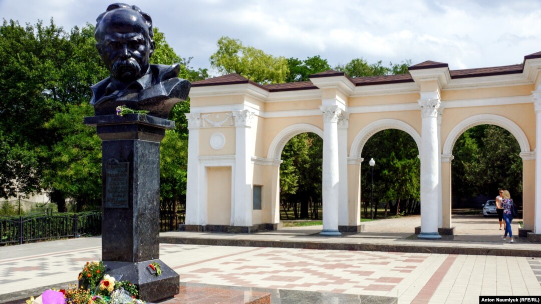 Пам’ятник Тарасові Шевченку в окупованому Сімферополі, перед яким російська влада забороняє збиратися 9 березня