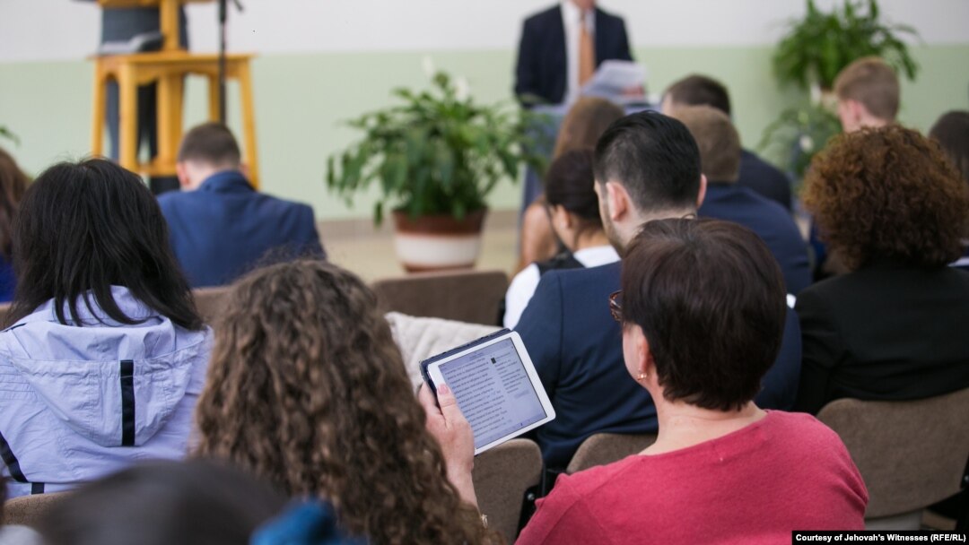 Jehovini svjedoci bili su pod intenzivnim pritiskom nakon što je Vrhovni sud Rusije 2017. odlučio da je to bila "ekstremistička" organizacija.