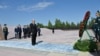 Касым-Жомарт Токаев в Музейно-мемориальном комплексе жертв политических репрессий и тоталитаризма «АЛЖИР». Акмолинская область, 31 мая 2025 года