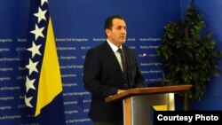 Selmo Cikotić, ministar sigurnosti BiH, predavač je na međunarodnoj grupi predmeta na Američkm univerzitetu.